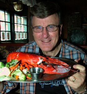 That is one happy Larry and one very sad lobster!